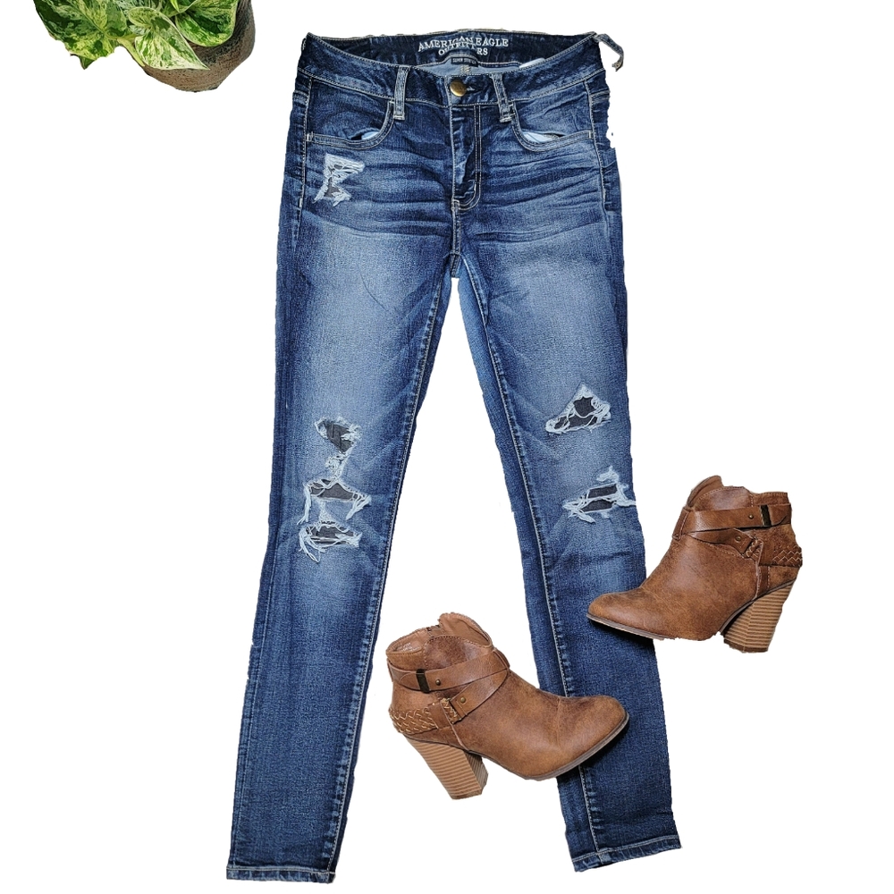 🎉 LAST CHANCE! 🎉 American Eagle Distressed Jeggings / Dark Wash / Size 4 Short